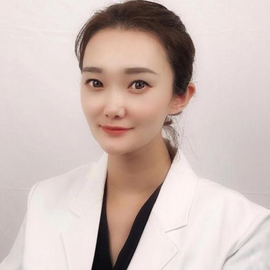 上海市静安区做树脂补牙哪个医生好？附带2024价格表一览