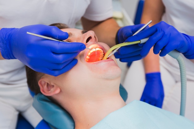 儿童牙齿矫正多少钱，儿童早期矫正的好处与否，是实用还是过度消费？