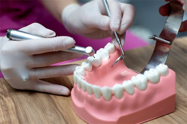 种植牙和假牙的区别？六类不适合种植牙的人群
