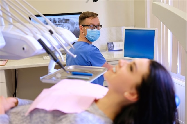 公立医院种植牙多少钱？一颗2万元是否太贵？