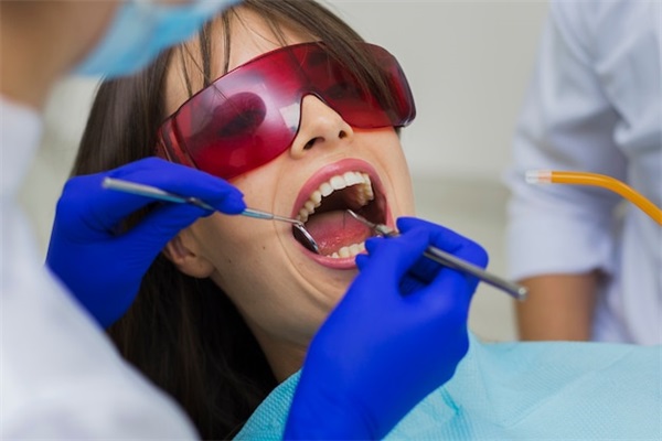 种植牙亲身体验分享，男性种植牙手术疼吗？