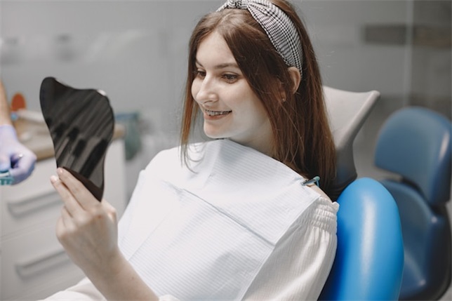 呈上2024牙齿矫正价目表，金属托槽隐形矫正费用你值得拥有！