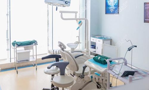 选择种植牙医院和种植牙医生有什么技巧须知？